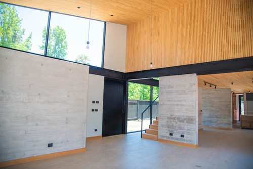 Increible Casa Minimalista-colegio Newland