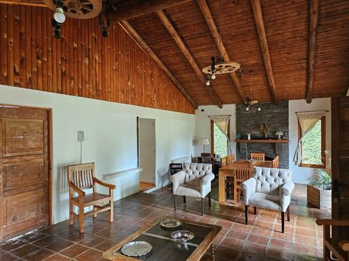 Venta De Propiedad Con Gran Terreno Y Casa Espaciosa