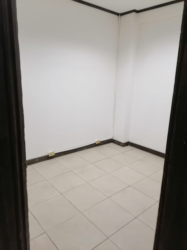 Imagen 8 de 14 de Local Ideal Para Despachos Profesionales, Oficinas O Comercio De Servicios En General.