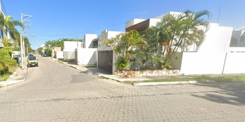 Hermosa Casa En Remate, C. 25, Montebello, Mérida, Yucatán. Vdl