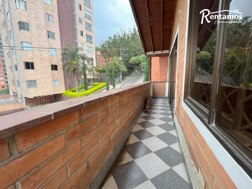 Casa En Venta En Loma De Los Parra. Cod V775671