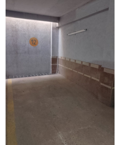 Cochera En Venta En Pb. En Barrio Abasto.