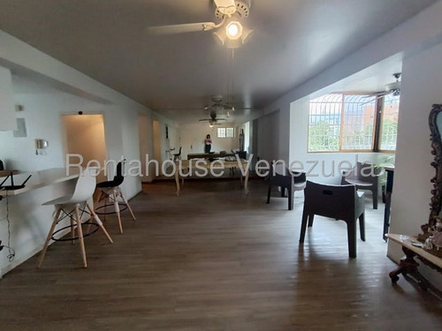 Amplio Apartamento En Venta Urb San Isidro, Maracay 25-13106 Hc