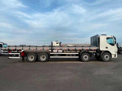 Imagem 8 de 10 de Caminhão Volvo Vm 330 8x2 22/22 - Carroceria De Madeira