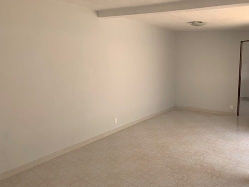 Casa En Un Solo Nivel Con Excelentes Acabados, Cocina Nueva, Recién Remodelada.