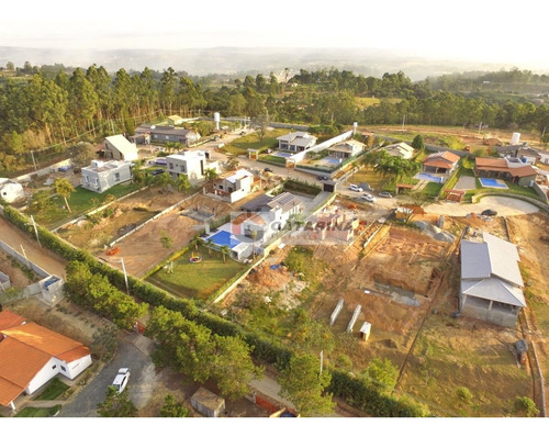 **chácara Em Construção Dentro De Condômino Fechado**