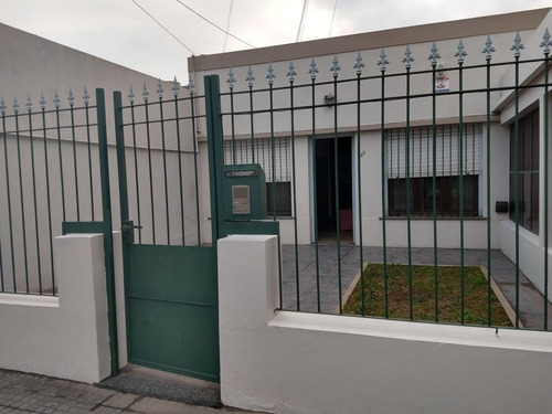 Imagen 2 de 27 de Venta Casa 2 Dormitorios, Garage Y Patio En Tolosa 530 Y 117