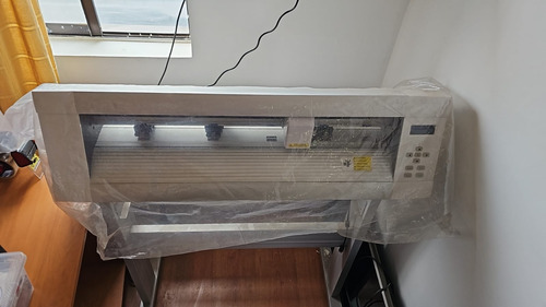 Plotter De Corte 73 Cm Ancho Papel, Ancho Corte 60 Cm (Usado)