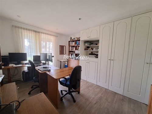 Casa En Venta, 4 Dormitorios 4 Baños, Sala De Estar La Reina
