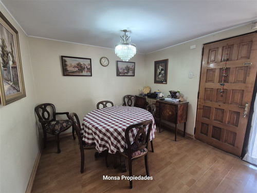 Casa En Venta De 3 Dorm. 1 Baño Con Amplio Patio En Macul