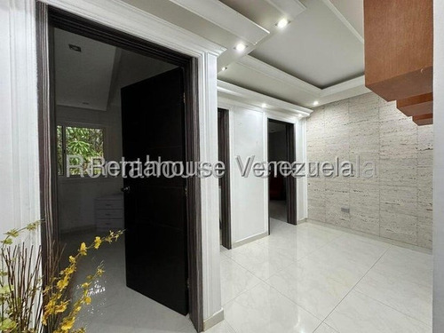 Se Alquila Townhouse En Los Rauseos, El Limón 25-24678 Hc