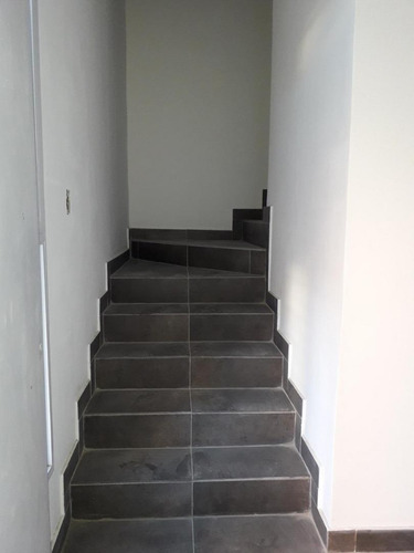 Duplex A Estrenar De 3 Ambientes Con Jardín Y Cochera