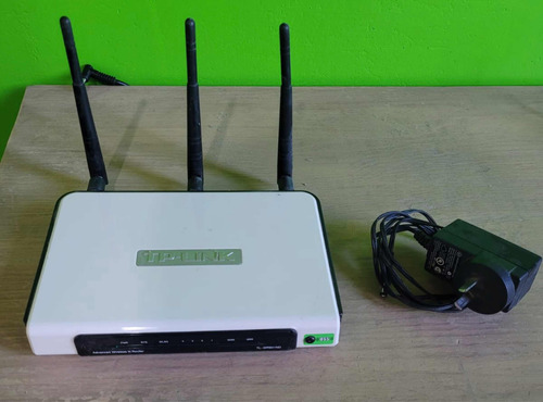 Router Tp-link Tres Antenas Con Poco Uso A $18.000