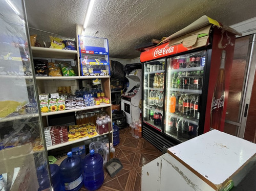 Se Vende Casa Con Negocio Funcionando