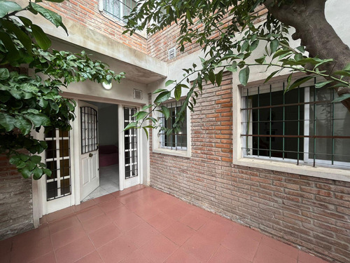 Venta /permuta - Casa Ph - 2 Dormitorios Con Patio - España Y Hospitales, Rosario.