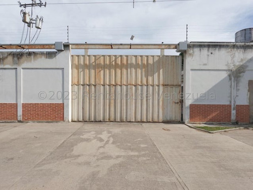 Galpones En Venta Cabudare, Gisselle Lobo Vende 02 Galpones De 485m2 Posee Sala Comedor Cocina Y Terraza Planta Electrica Luz Trifasica Cava Cuarto 2 4 4 6 5 2