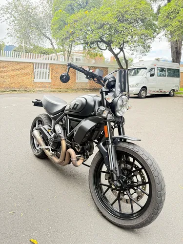 Ducati Scrambler 800 Dark - Varios Extras.