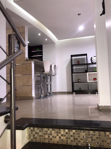 Imagen 10 de 17 de Townhouse En Venta En Lomas Del Este, 3 Niveles Conjunto Exclusivo Con Pozo De Agua, Doble Anillo De Seguridad Hermosas Áreas Sociales