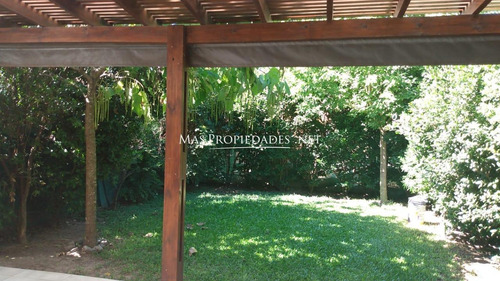 Imagen 1 de 8 de Casa En Venta 2 Dormitorios En Barrio Los Robles