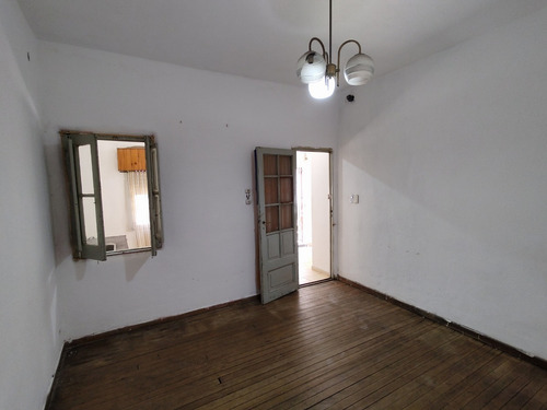 Imagen 9 de 20 de Ph De 2 Ambientes Con Patio Y Terraza Compartida.