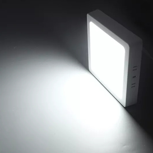 PLAFON LED DE APLICAR 24W FRIO CUADRADO BASE ALUMINIO