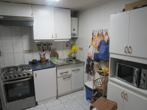 Cómoda Casa 3d Y 1b, Calle Socoroma, Metro Hospital El Pino.