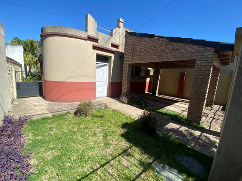 Casa 2 Dormitorios Con Gran Terreno.