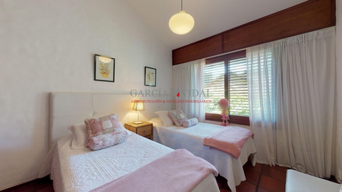 Barrio Golf Venta De Casa 4 Dormitorios- Ref: 2580