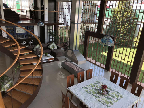 Invierte En Metepec: Casa Para Remodelar En Privada De Alta Gama