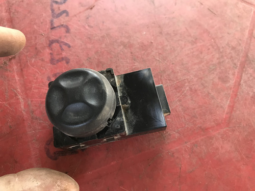 84944014 Botón De Movimiento Columna Chevrolet Bodega 3 (Usado)