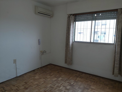 Imagen 8 de 17 de Apartamento Muy Luminoso. Vista Este Y Oeste. Muy Acogedor.gastos Bajos