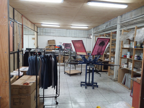 Oportunidad !! Amplia Bodega Comercial Con Casa Tipo Taller.