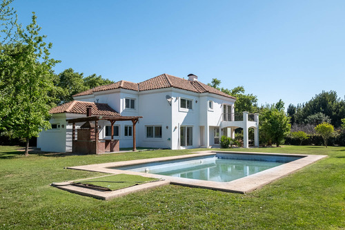¡oportunidad Única!vive En Exclusivo Cond Brisas De Chicureo