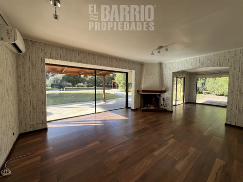Casa En Venta En Chicureo, A Pasos Del Colegio Santa Cruz