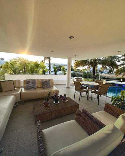 Teamhouse+ Ofrece En Venta Lujosa Casa En Las Villas