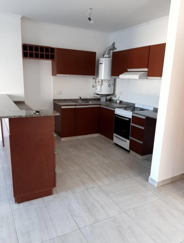 Imagen 3 de 10 de Departamento En El Centro De Campana