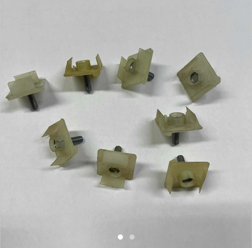 Juego Clips Grilla Frente Renault 4s-4 L Aluminio (cant 8)