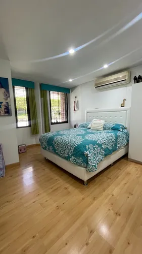 Casa En El Cafetal (5h/7b/4pe)
