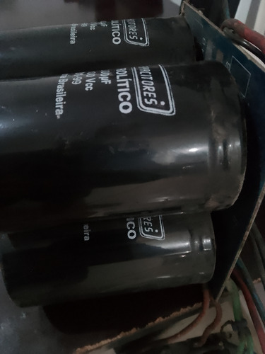 Capacitor Eletrolítico 22000 / 100