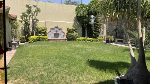 Casa De Una Planta En Renta En Álamos Primera Sección, En Condominio