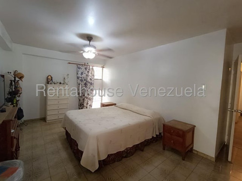 Amplio Apartamento En Venta Urb San Isidro, Maracay 25-13106 Hc