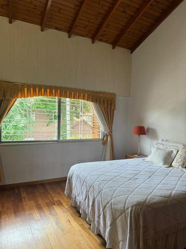 Casa 4 Ambientes Con Garage, Parque Y Quincho