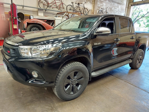Toyota Hilux 2.8 Cd Srv 177cv 4x2 2017