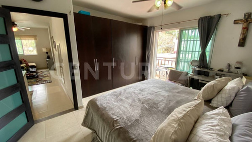 Casa En Venta, Col. Lomas Del Manantial, Xochitepec, Morelos