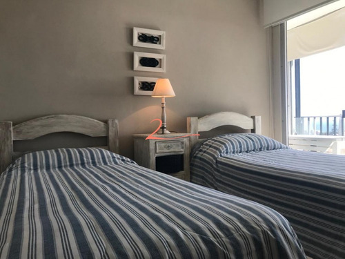 Apartamento En Península 2 Dormitorios Con Vista Al Puerto- Ref: 5328