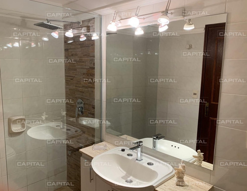 Casa De 5 Dormitorios En Playa Mansa Punta Del Este-ref:28553