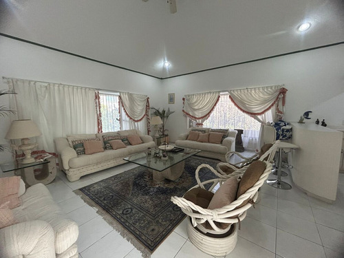 Casa En Renta En Lomas Cocoyoc