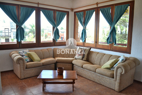 Piriápolis, Playa Hermosa. Casa En Venta A 200 Metros De La Playa. Padrón Único, 4 Dormitorios, 2 Baños