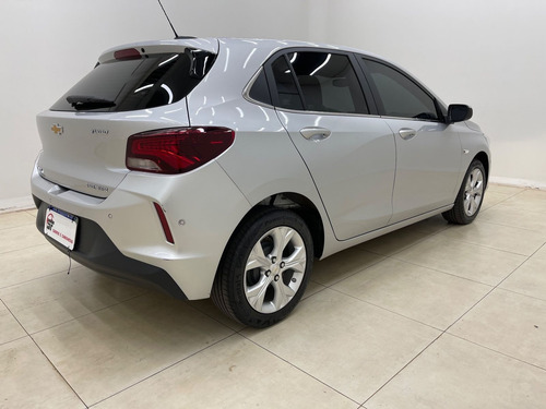 Imagem 6 de 15 de Chevrolet Onix Hatch Prem. 1.0 12v Tb Flex 5p Aut. 2020/...