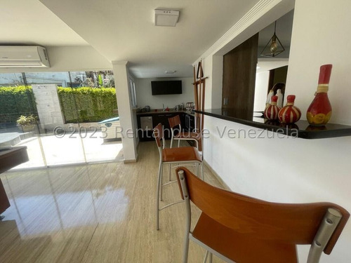 23-30160 Venta Hermosa Casa, Completamente Remodelada Y Decorada Con Muy Buen Gusto